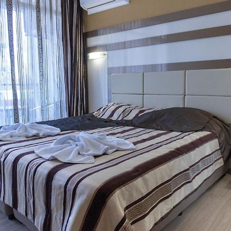 סאני ביץ' Deluxe Apartments Gallery 2 מראה חיצוני תמונה