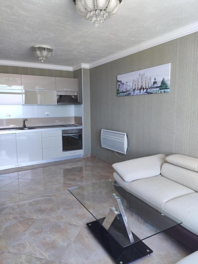 סאני ביץ' Deluxe Apartments Gallery 2 מראה חיצוני תמונה