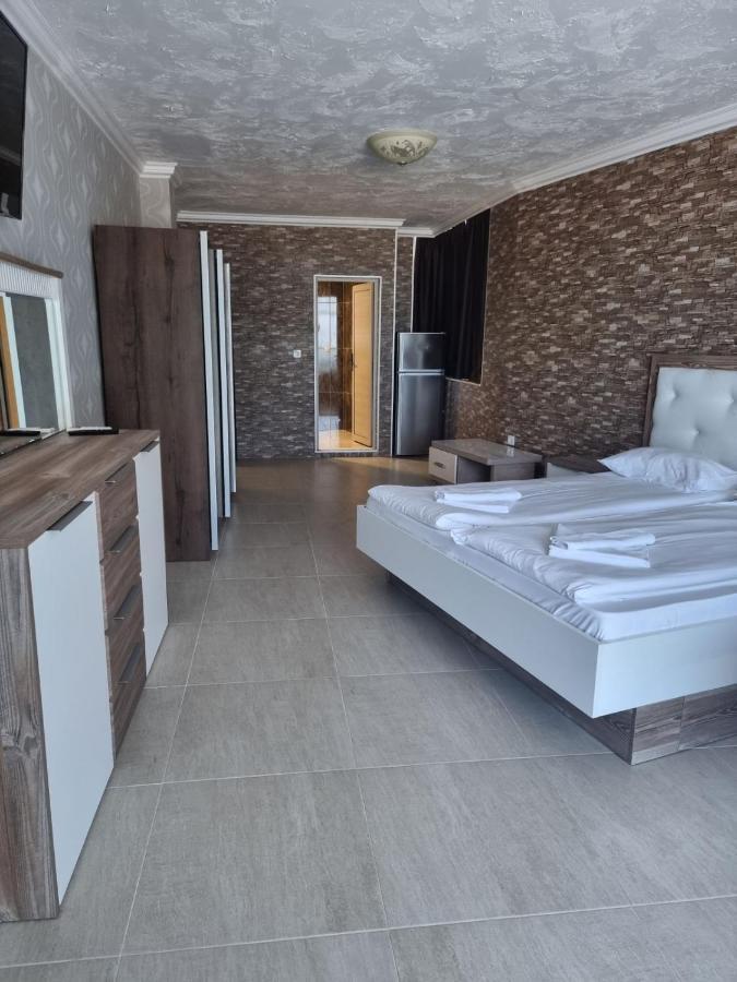 סאני ביץ' Deluxe Apartments Gallery 2 מראה חיצוני תמונה