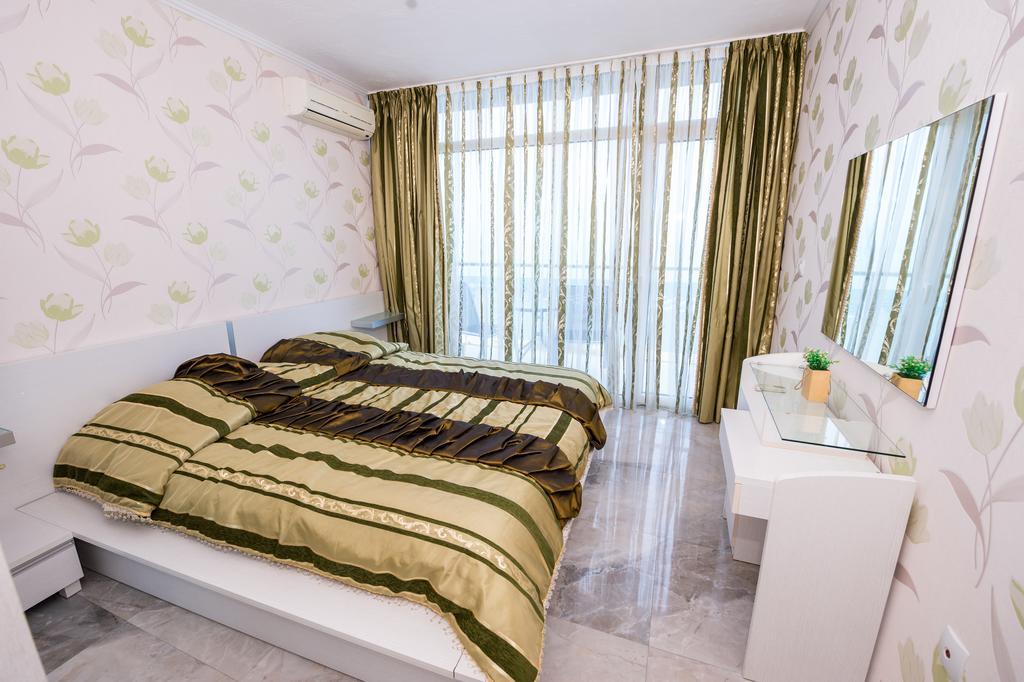 סאני ביץ' Deluxe Apartments Gallery 2 מראה חיצוני תמונה